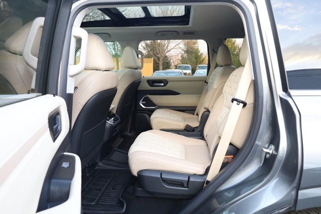 Nissan Armada Vehicle Image 25