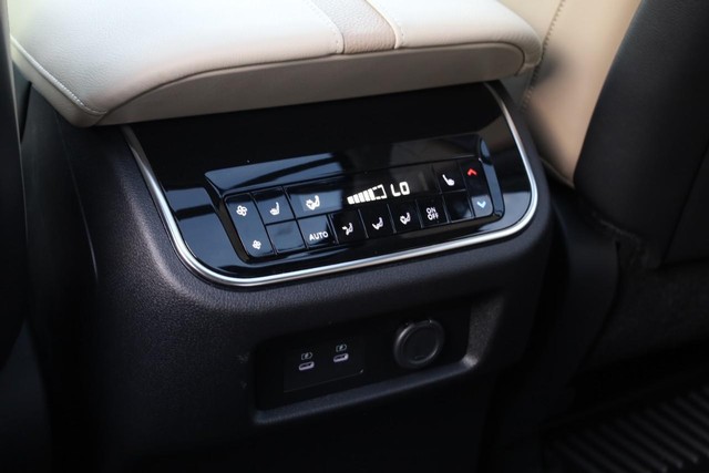 Nissan Armada Vehicle Image 26