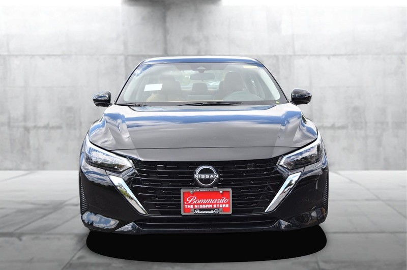 Nissan Sentra Vehicle Image 04