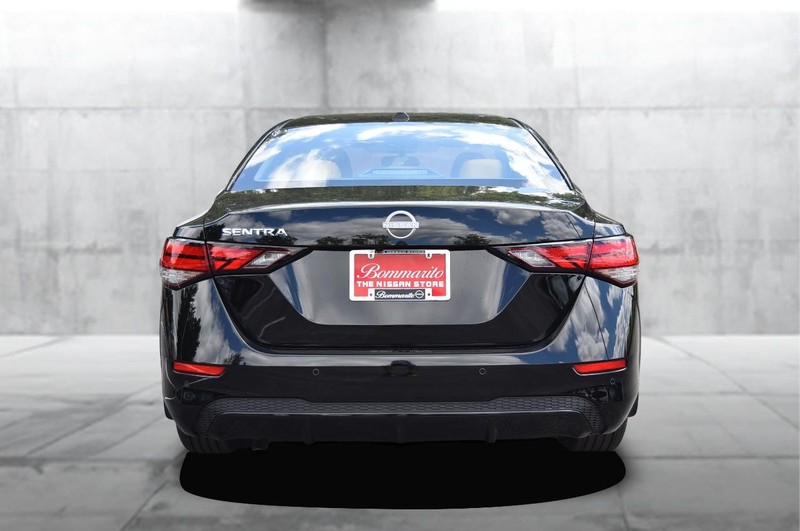 Nissan Sentra Vehicle Image 06