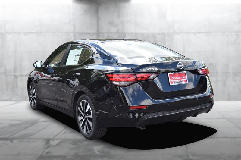 Nissan Sentra Vehicle Image 07