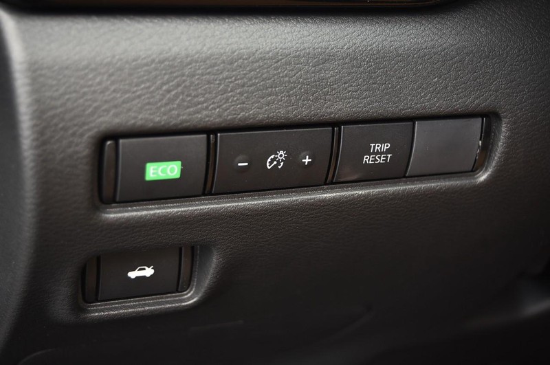 Nissan Sentra Vehicle Image 12