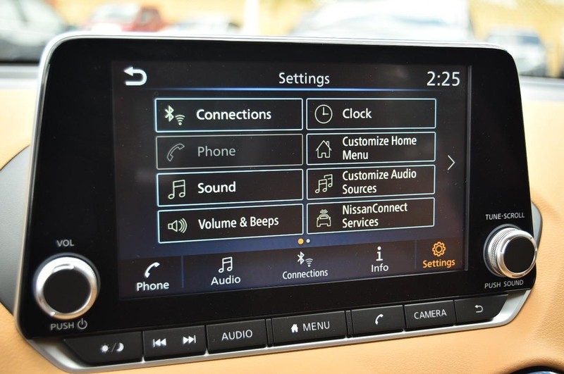 Nissan Sentra Vehicle Image 15