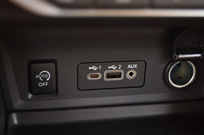 Nissan Sentra Vehicle Image 19