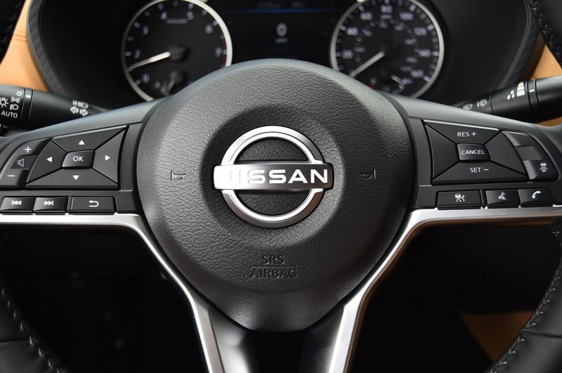 Nissan Sentra Vehicle Image 21