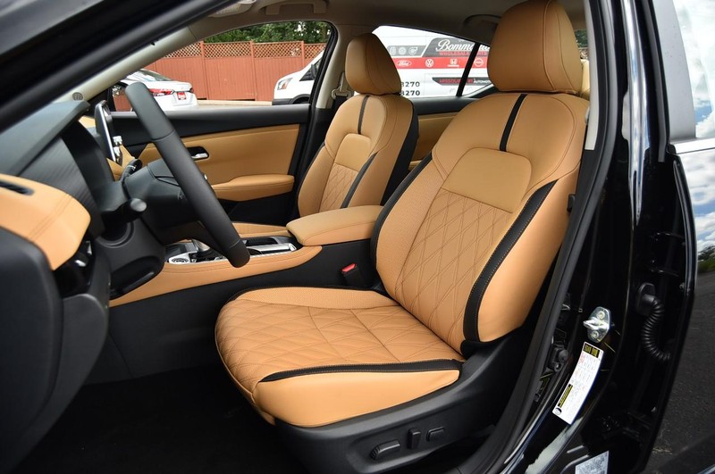 Nissan Sentra Vehicle Image 22