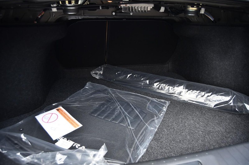 Nissan Sentra Vehicle Image 27