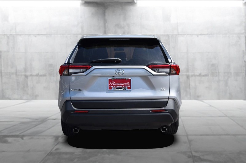 Toyota RAV4 Vehicle Image 06