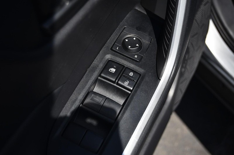 Toyota RAV4 Vehicle Image 09