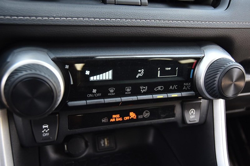 Toyota RAV4 Vehicle Image 14