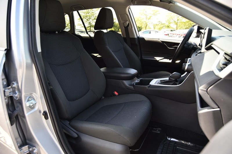 Toyota RAV4 Vehicle Image 18