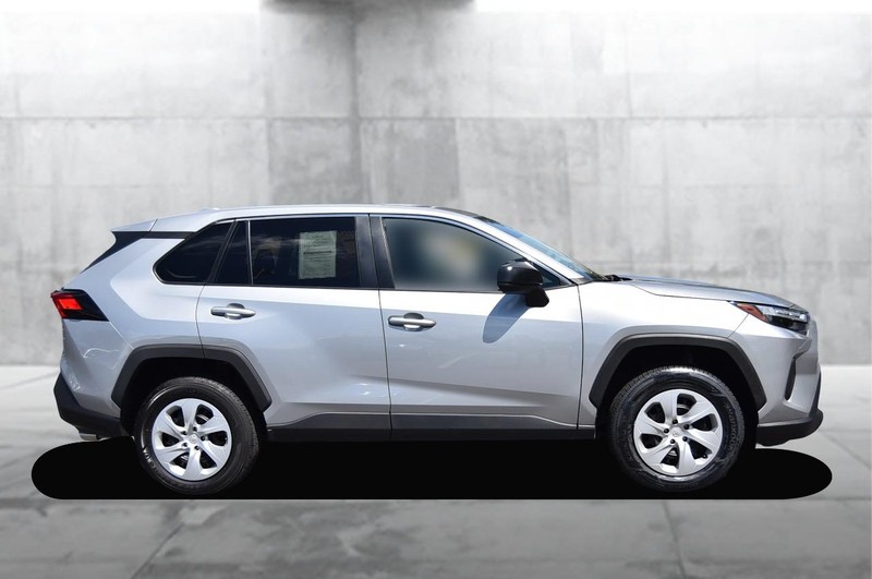 Toyota RAV4 Vehicle Image 05