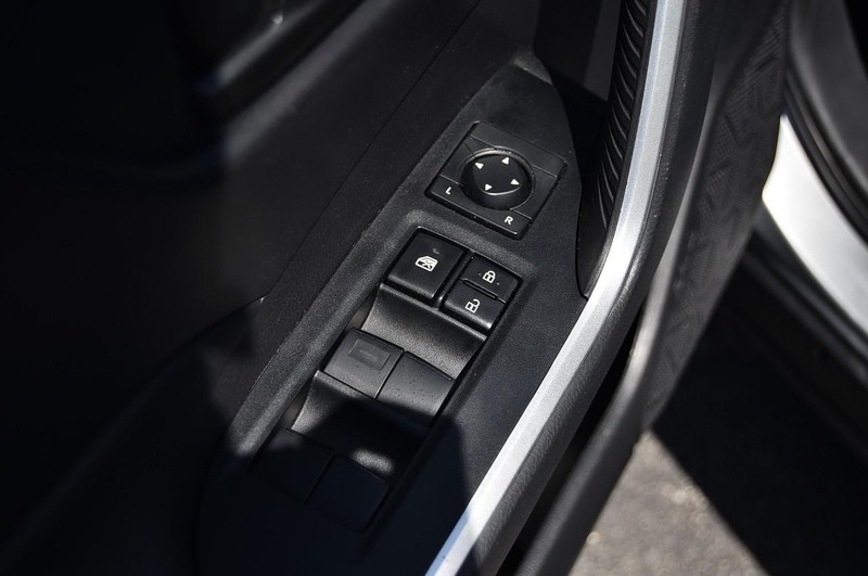 Toyota RAV4 Vehicle Image 09