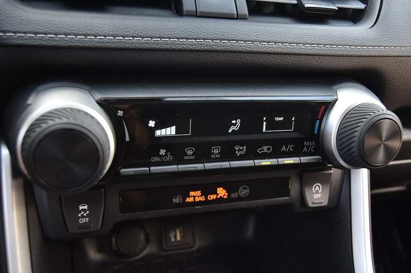 Toyota RAV4 Vehicle Image 14