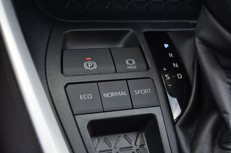 Toyota RAV4 Vehicle Image 15