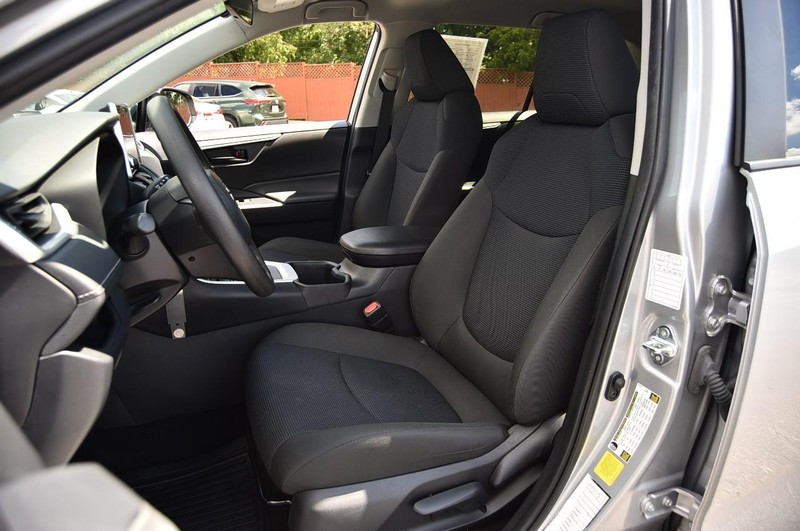 Toyota RAV4 Vehicle Image 17