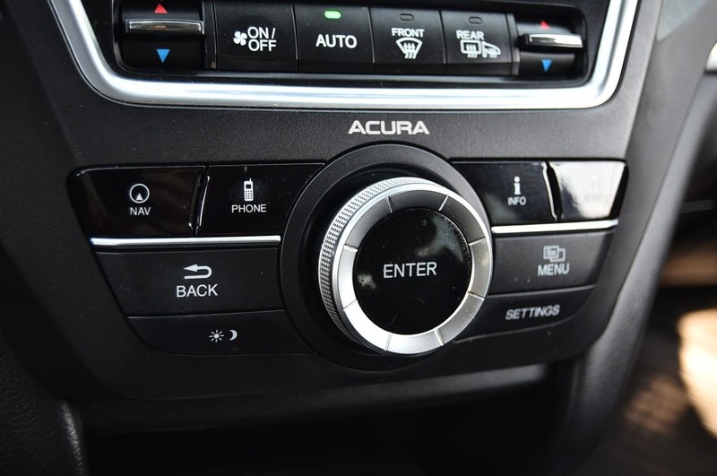 Acura MDX Vehicle Image 18
