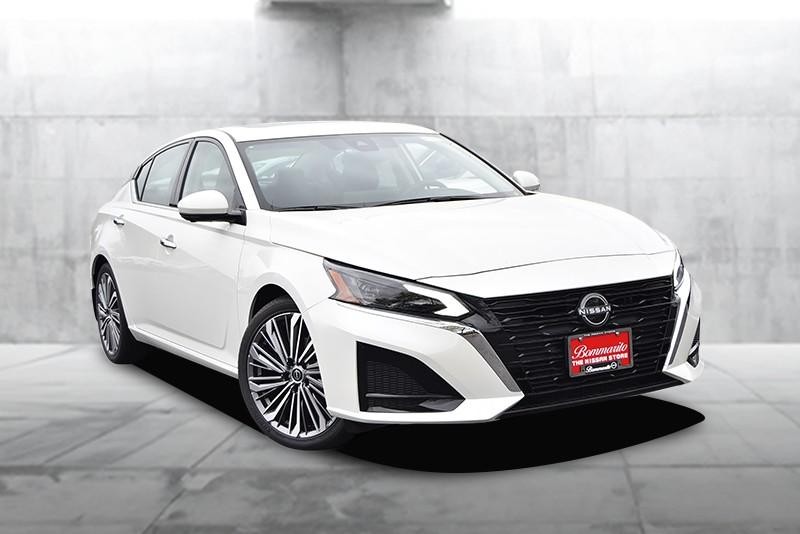 Nissan Altima Vehicle Image 02