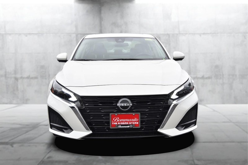 Nissan Altima Vehicle Image 04