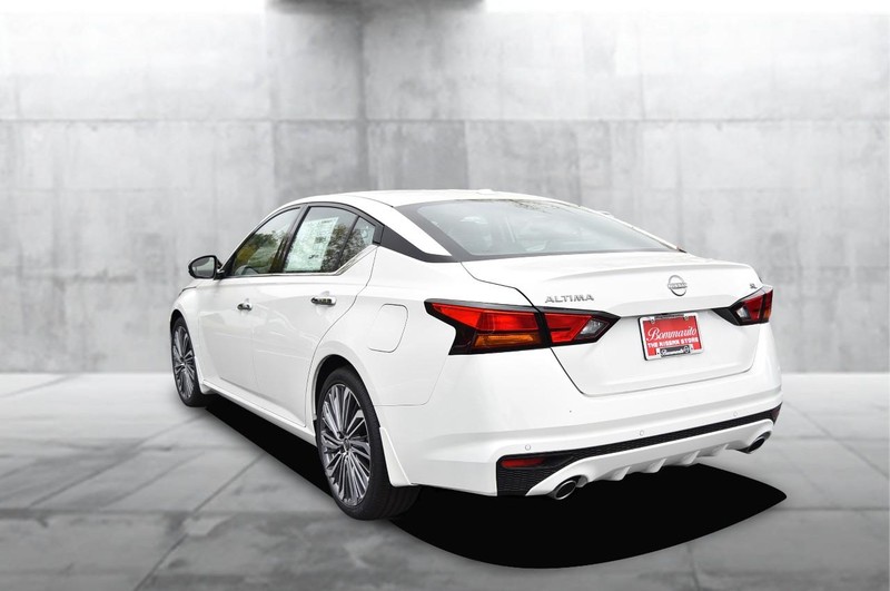 Nissan Altima Vehicle Image 07