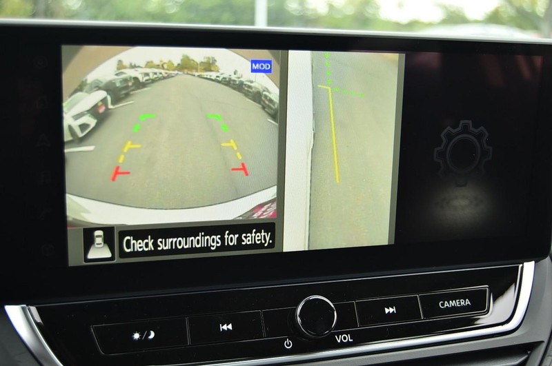 Nissan Altima Vehicle Image 13