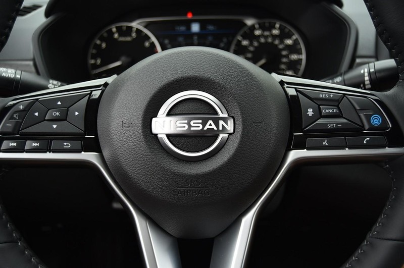 Nissan Altima Vehicle Image 19