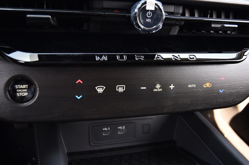 Nissan Murano Vehicle Image 15