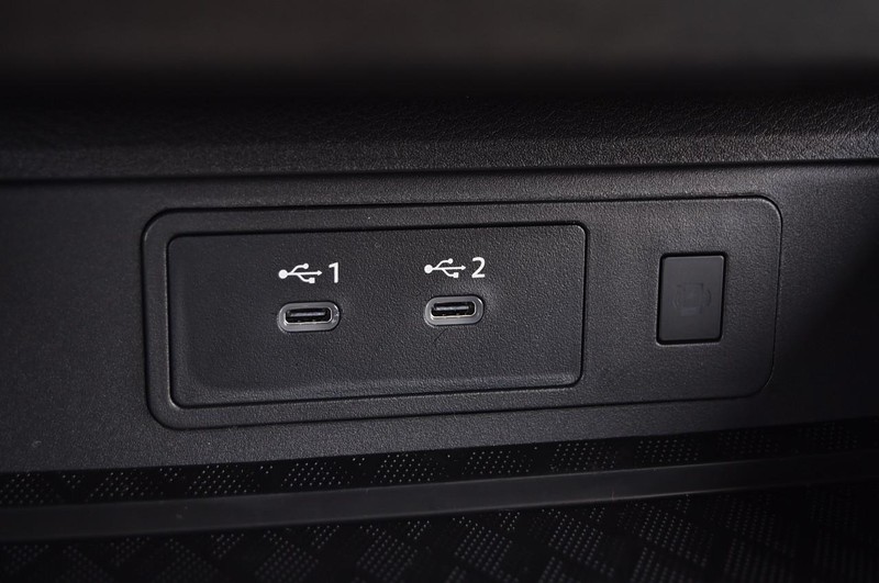 Nissan Murano Vehicle Image 16