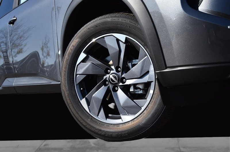 Nissan Rogue Vehicle Image 03