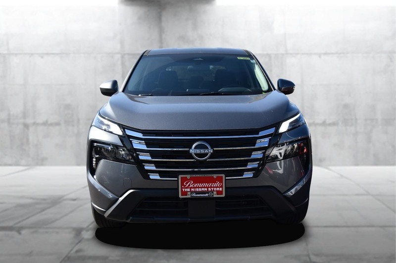 Nissan Rogue Vehicle Image 04