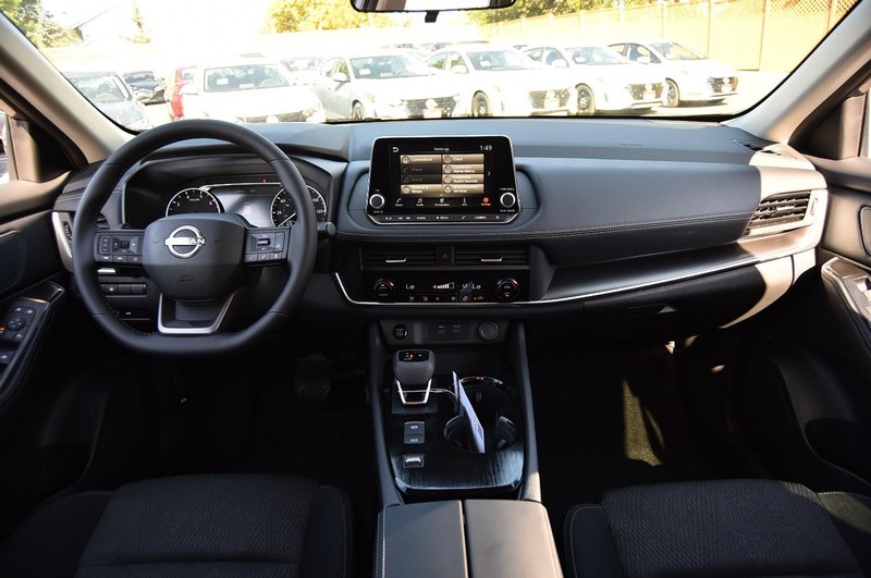 Nissan Rogue Vehicle Image 08