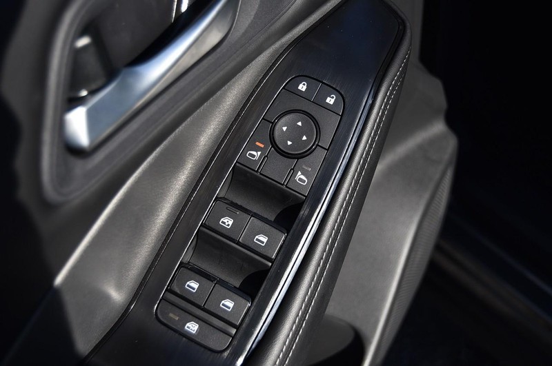 Nissan Rogue Vehicle Image 09