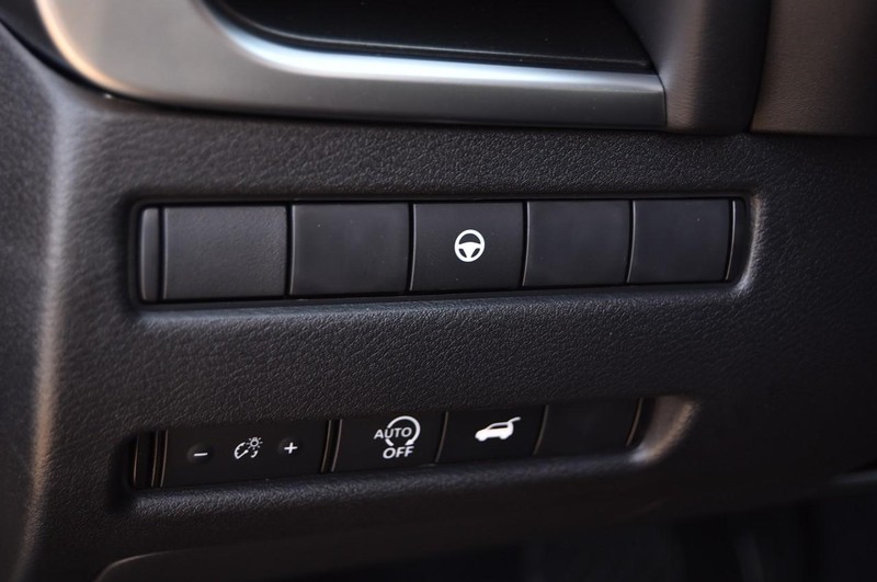 Nissan Rogue Vehicle Image 11