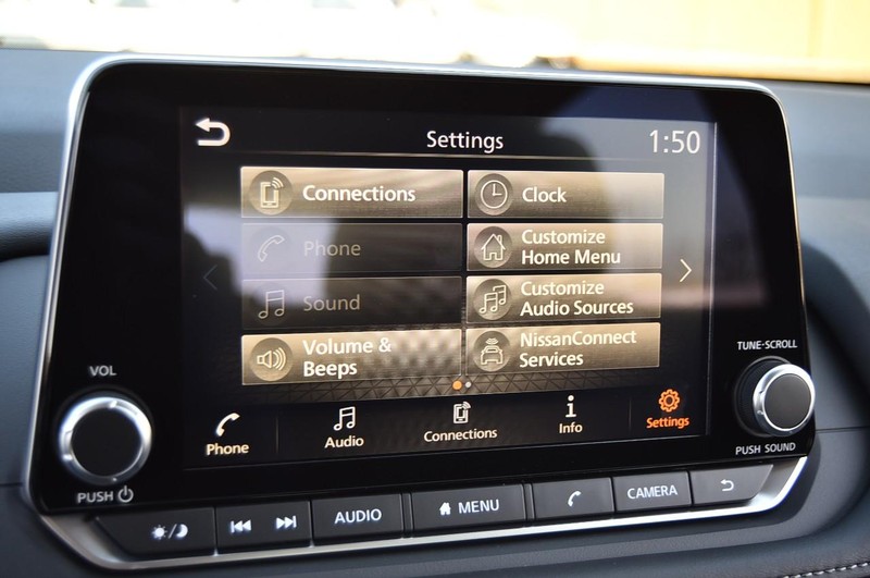 Nissan Rogue Vehicle Image 14