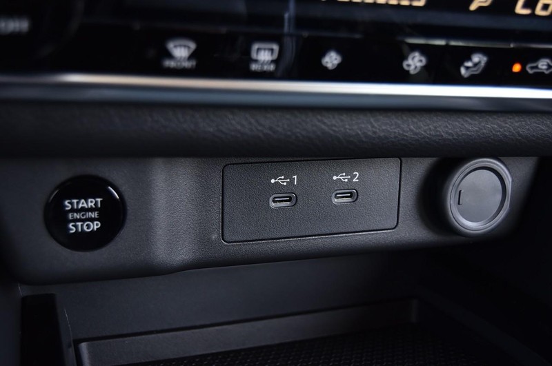 Nissan Rogue Vehicle Image 16