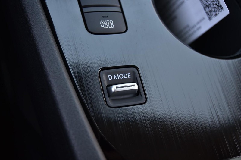 Nissan Rogue Vehicle Image 17