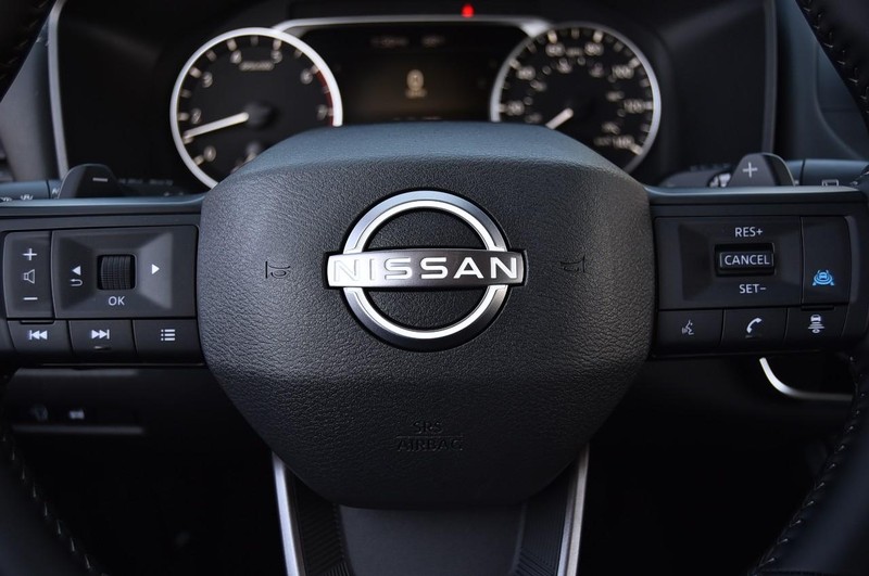 Nissan Rogue Vehicle Image 18