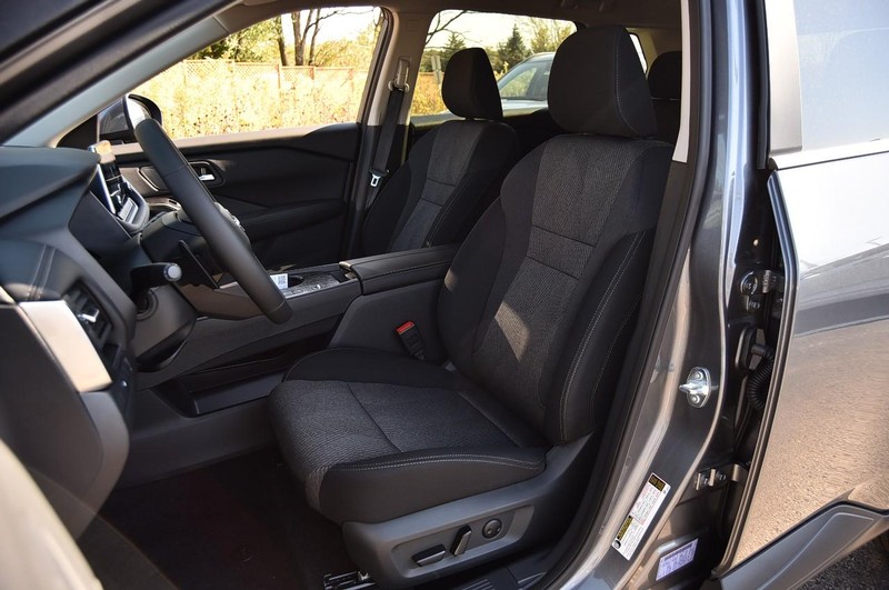 Nissan Rogue Vehicle Image 19