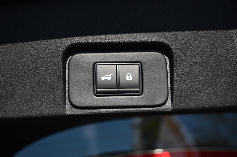 Nissan Rogue Vehicle Image 25