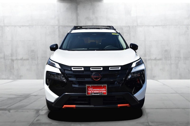 Nissan Rogue Vehicle Image 04