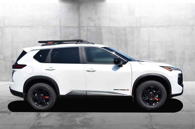Nissan Rogue Vehicle Image 05