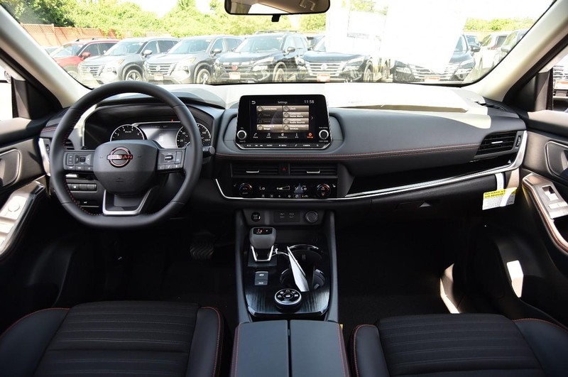 Nissan Rogue Vehicle Image 08