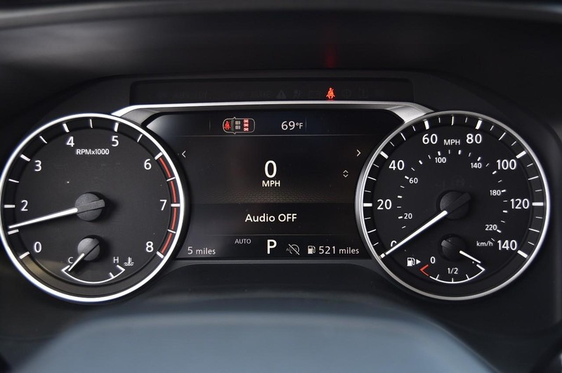 Nissan Rogue Vehicle Image 12