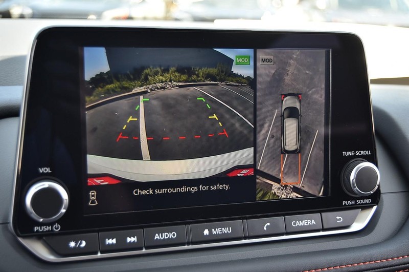 Nissan Rogue Vehicle Image 13