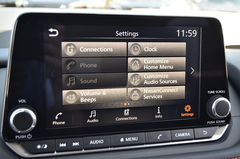 Nissan Rogue Vehicle Image 14