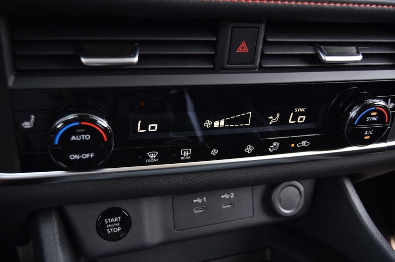 Nissan Rogue Vehicle Image 17