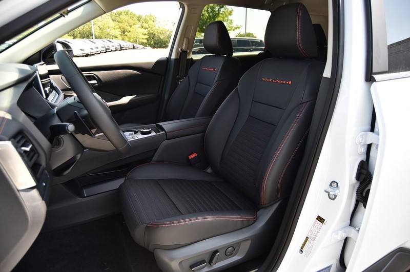 Nissan Rogue Vehicle Image 21