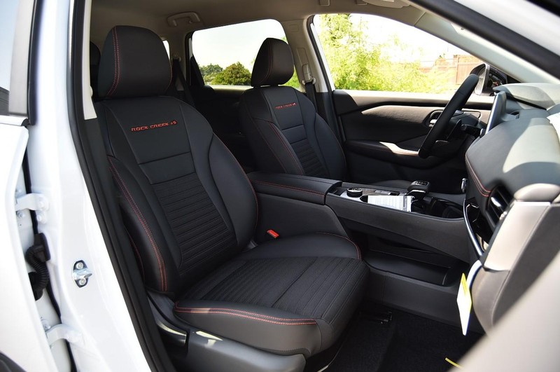 Nissan Rogue Vehicle Image 22