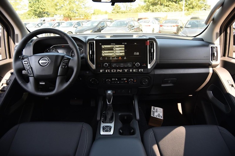 Nissan Frontier Vehicle Image 08