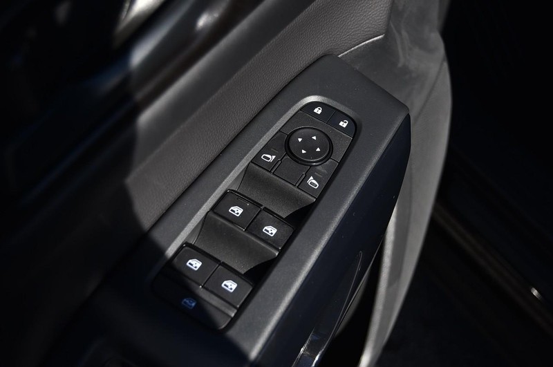 Nissan Pathfinder Vehicle Image 09